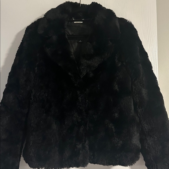 Elegant Black Faux Fur Jacket - Picture 4 of 5